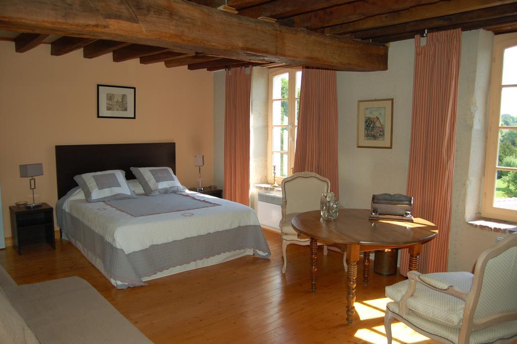 Bed and Breakfast Le Moulin Neuf Vignoux-sur-Barangeon Habitación foto